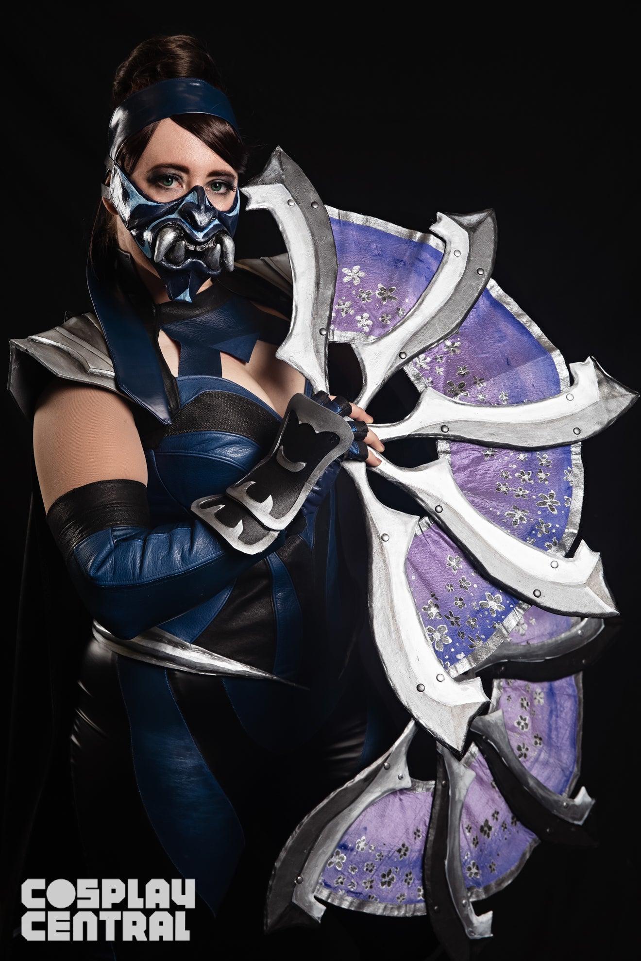 a kitana cosplay that s ready to commit