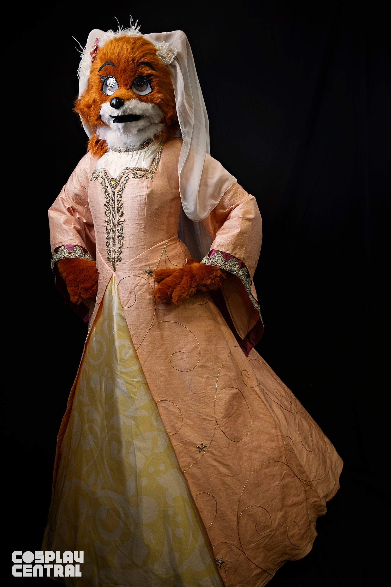 Elektra cosplaying as Maid Marian from DIsney's Robin Hood