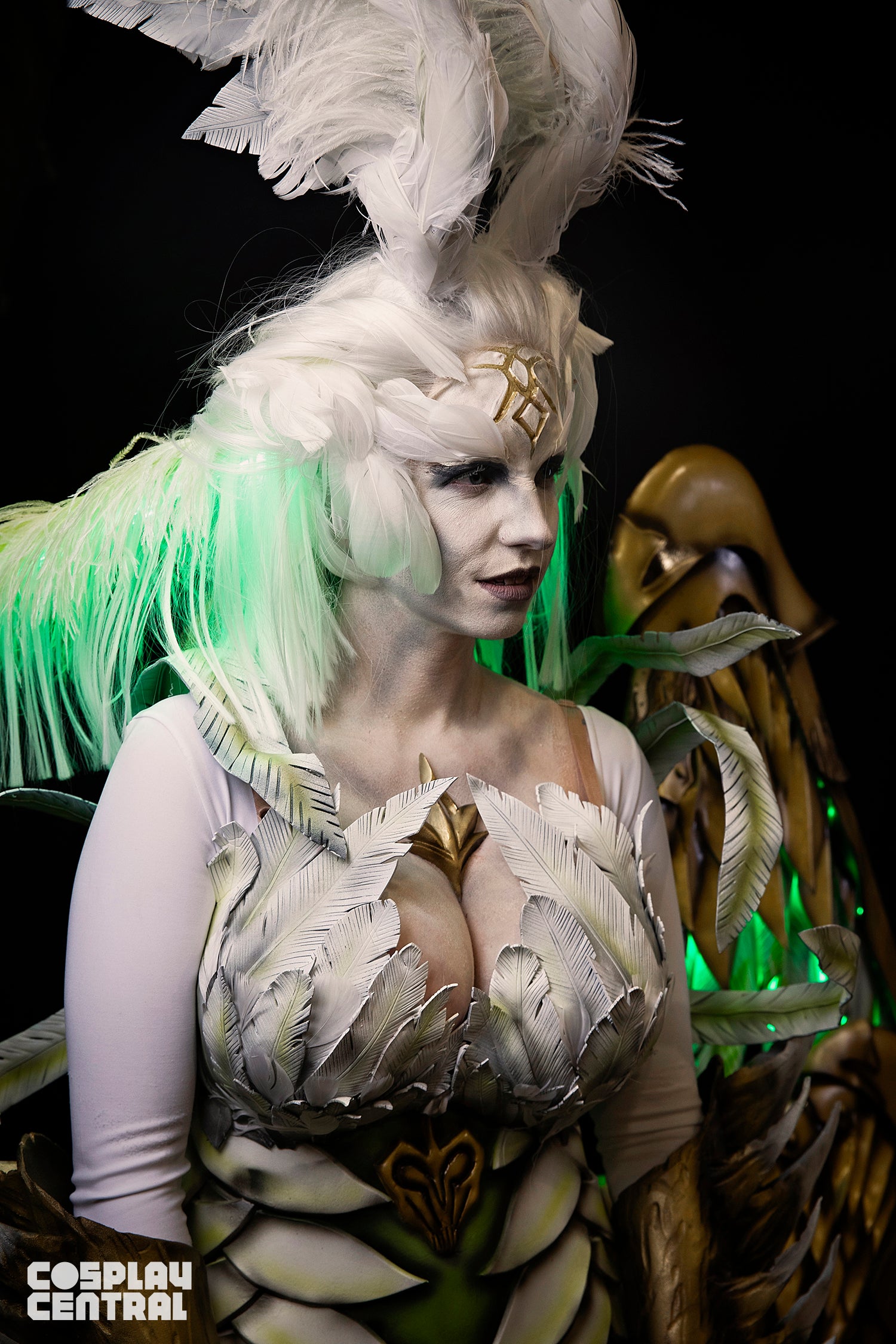 Garuda cosplaying as the Gnome Queen from Final Fantasy XIV and XV