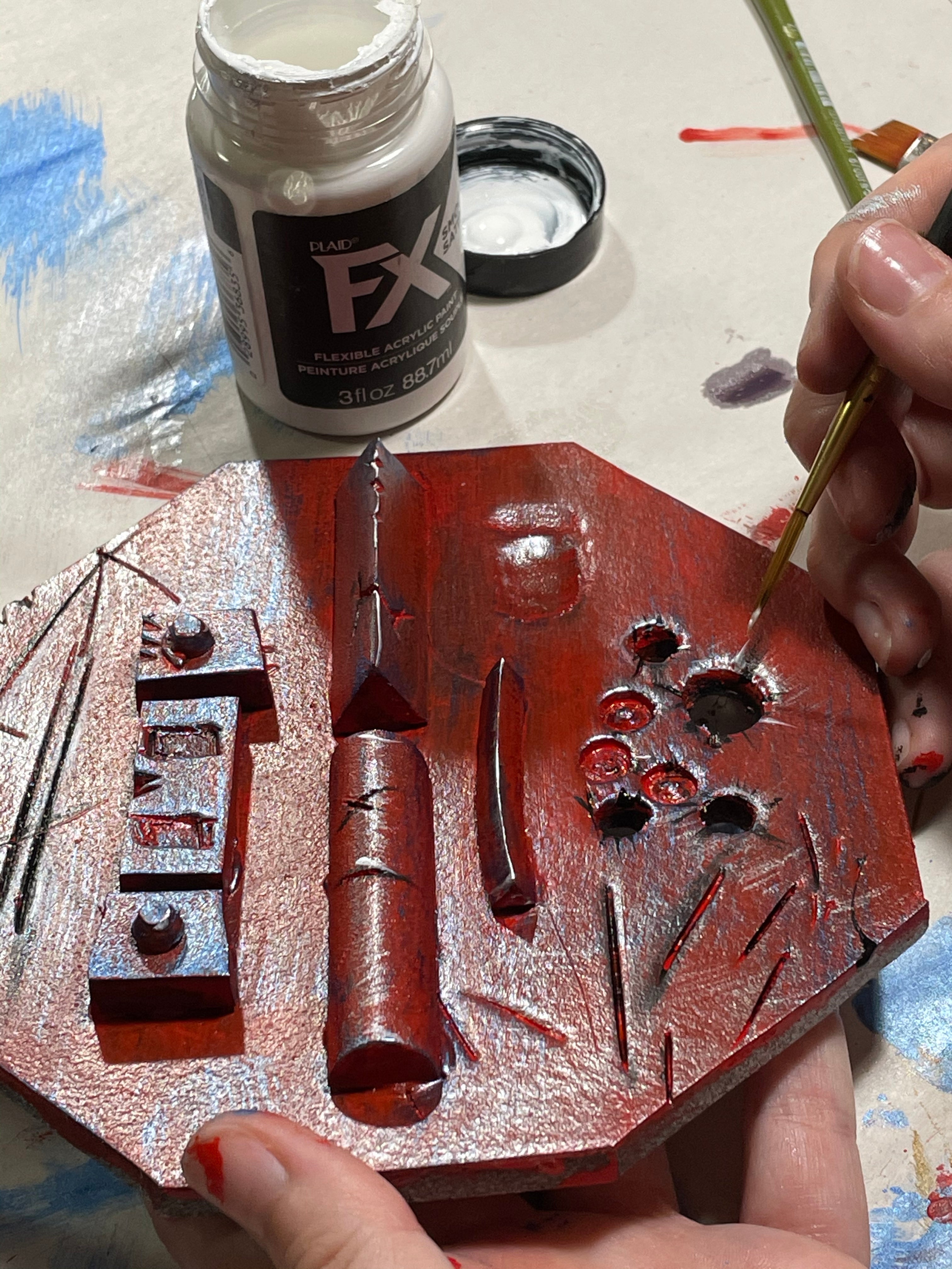 How To Make Cosplays Look Battleworn Using Paint And Tools Cosplay Central