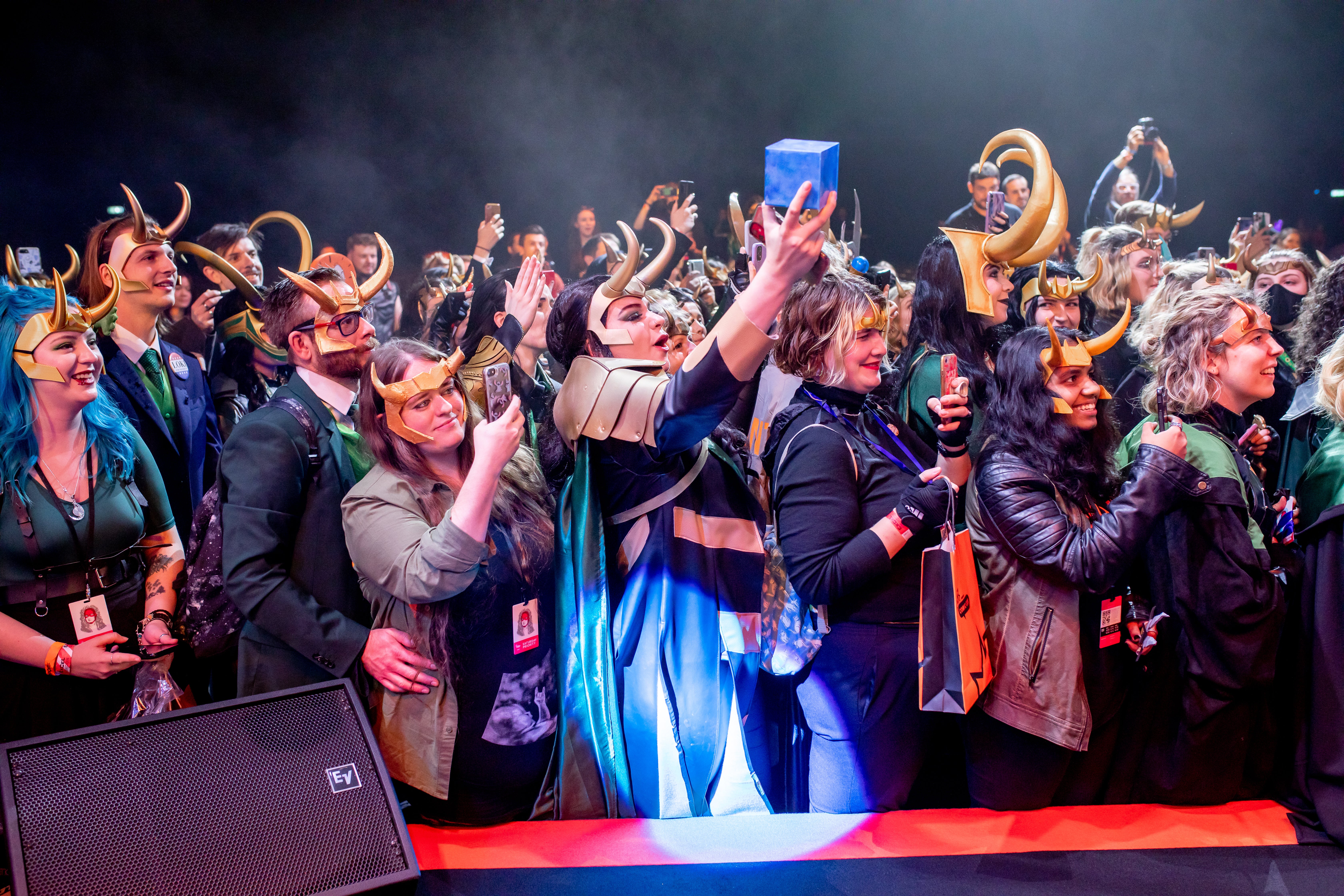 Tom surprises fans at MCM London (Image courtesy MCM London & Cosplay Central)